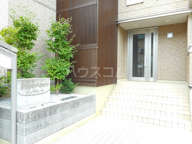 22/26 エントランス