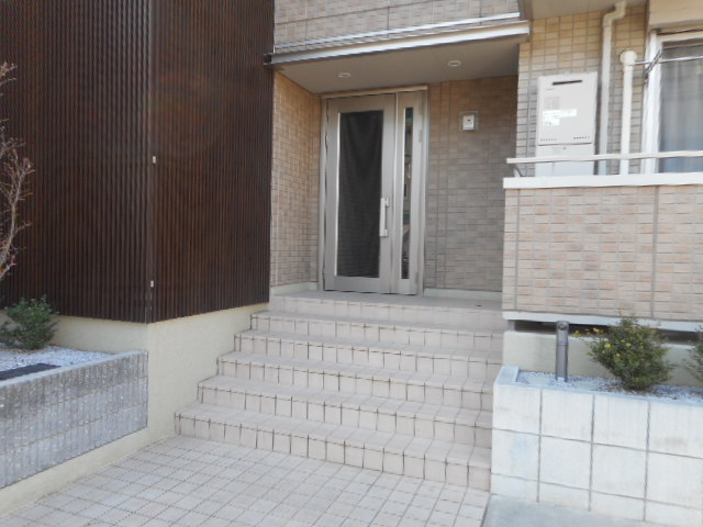 22/26 エントランス