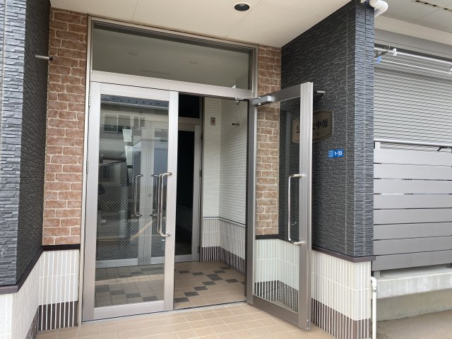 28/30 エントランス