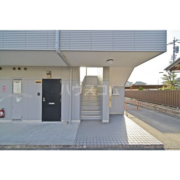 15/26 エントランス