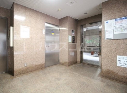 20/23 エントランス