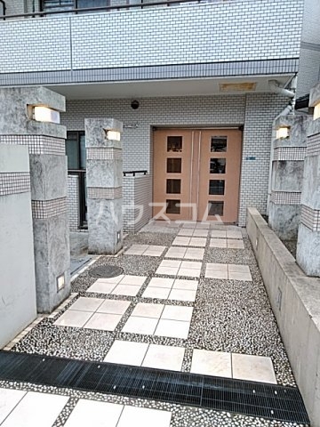 21/28 エントランス