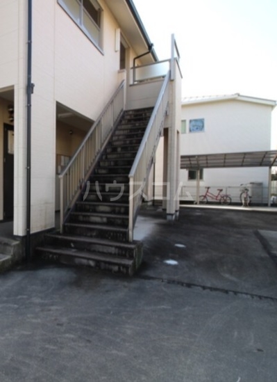 15/23 エントランス