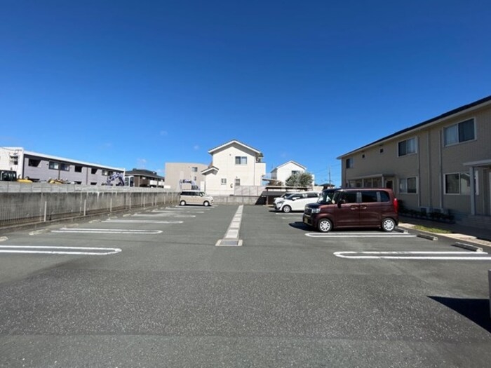 23/30 駐車場