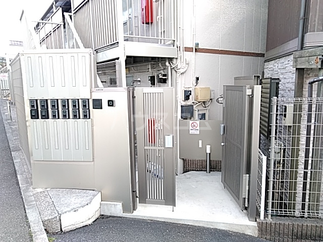 21/30 エントランス