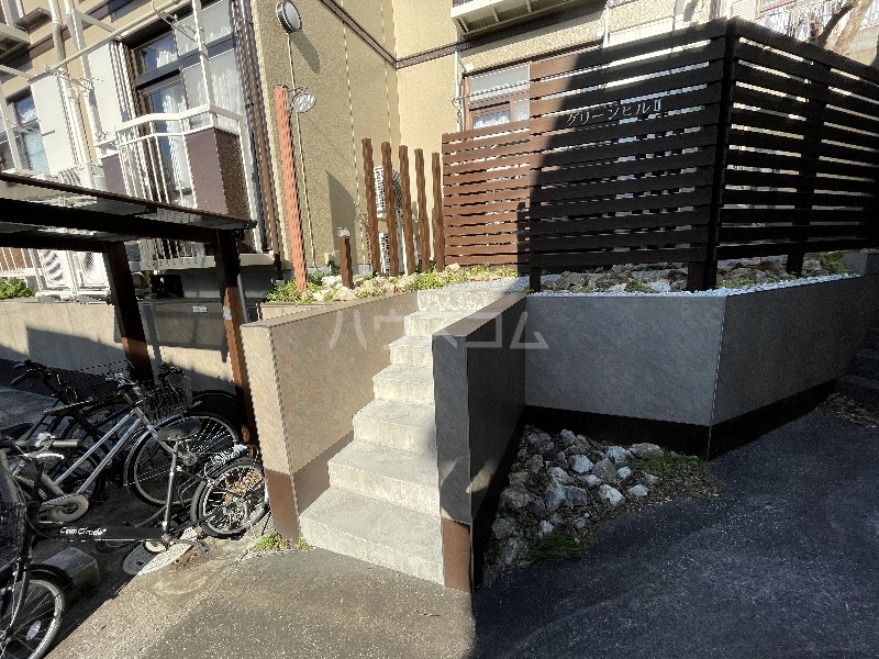 21/29 エントランス