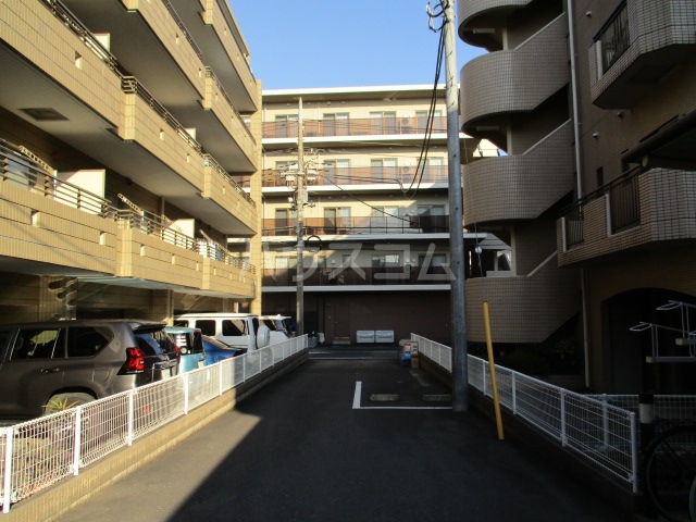 22/26 駐車場