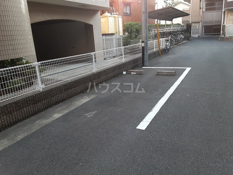 22/26 駐車場