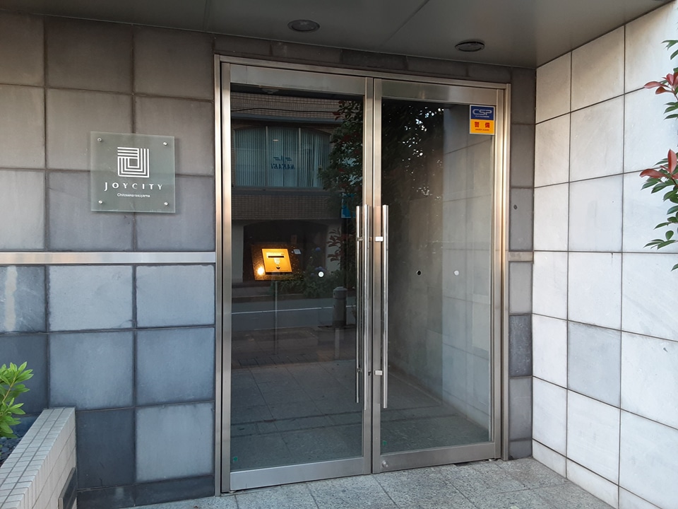 27/30 エントランス