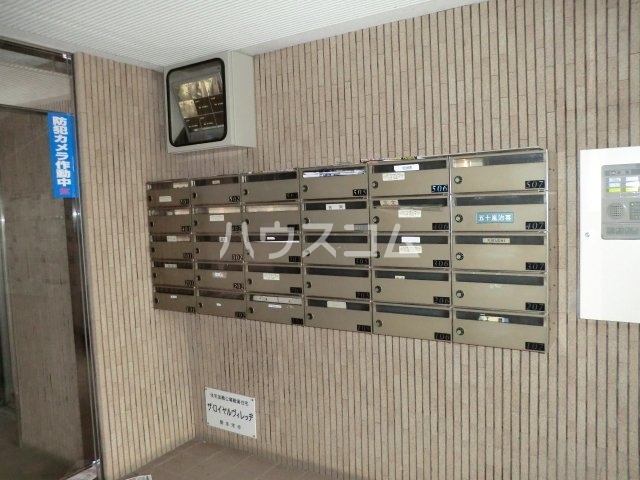 16/27 エントランス