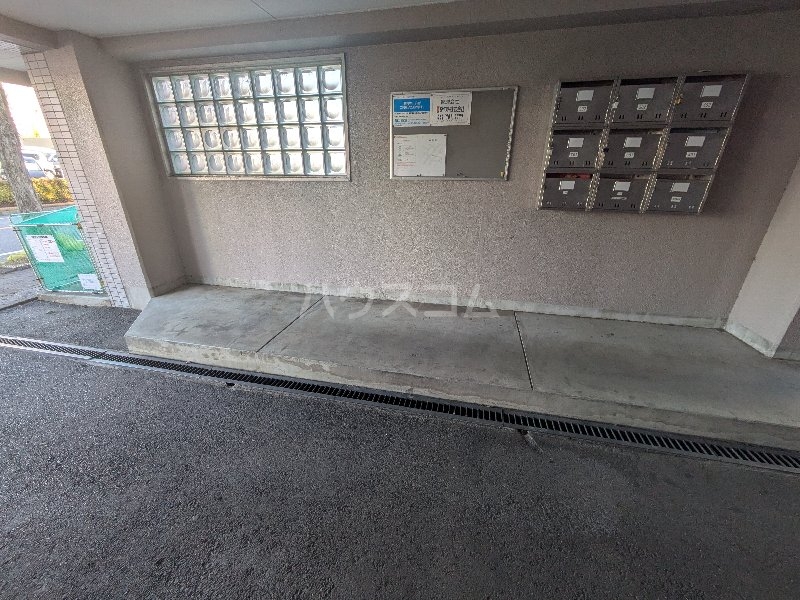 21/28 エントランス