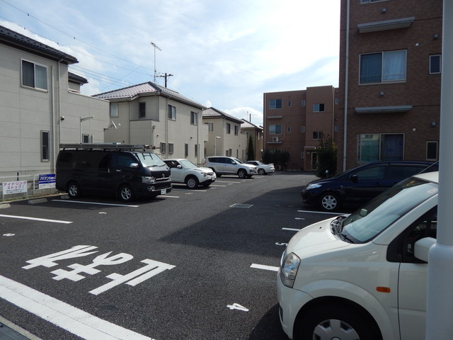 18/28 駐車場