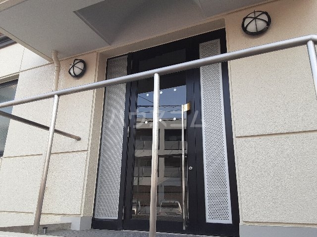 24/30 エントランス