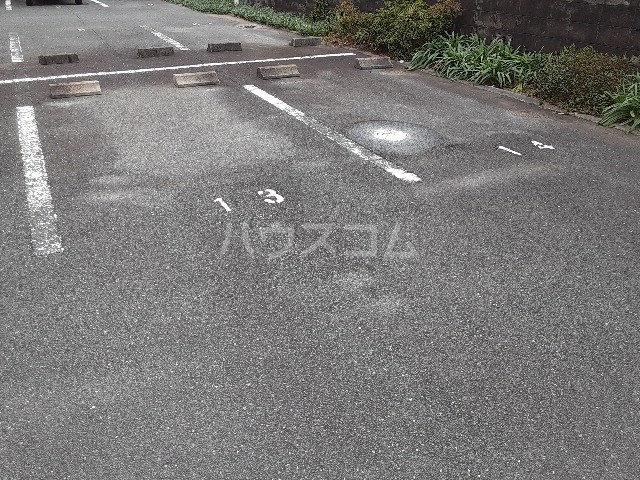 23/30 駐車場