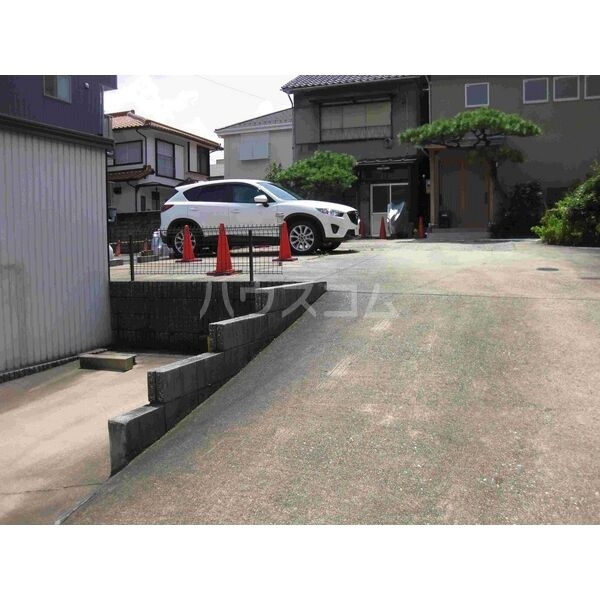 14/22 駐車場
