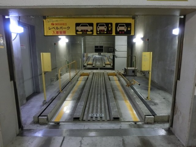 23/30 駐車場