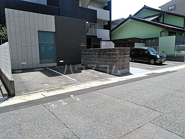 26/30 駐車場