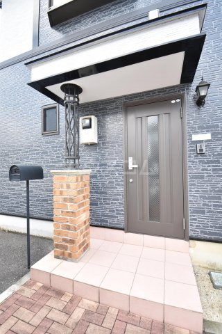 21/22 エントランス