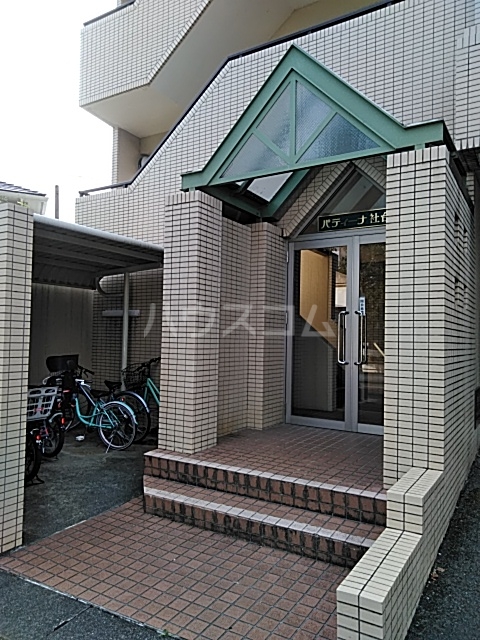 26/30 エントランス