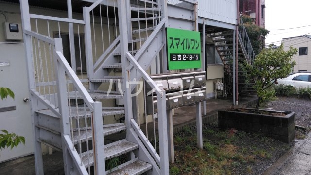 18/27 エントランス