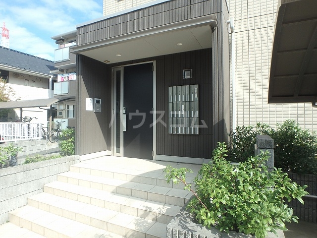 22/28 エントランス