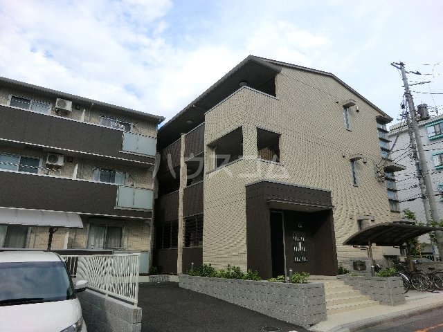 22/28 エントランス