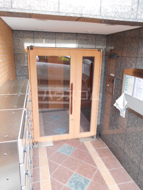 24/30 エントランス