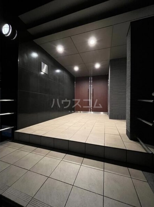 17/25 エントランス