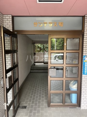 18/19 エントランス