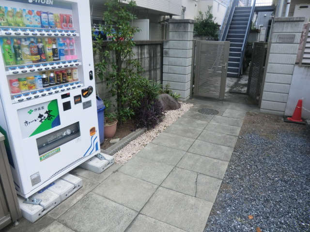 21/25 エントランス