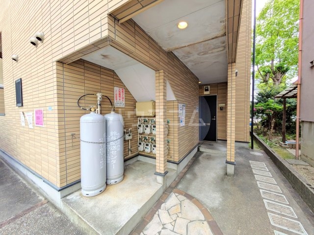 21/26 エントランス