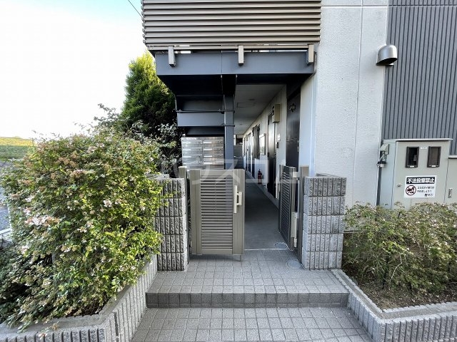 21/30 エントランス