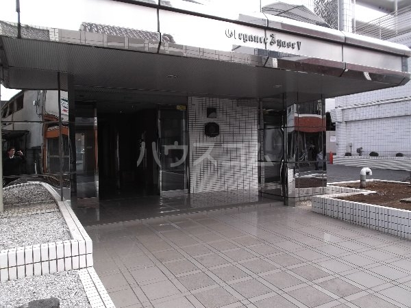 24/30 エントランス