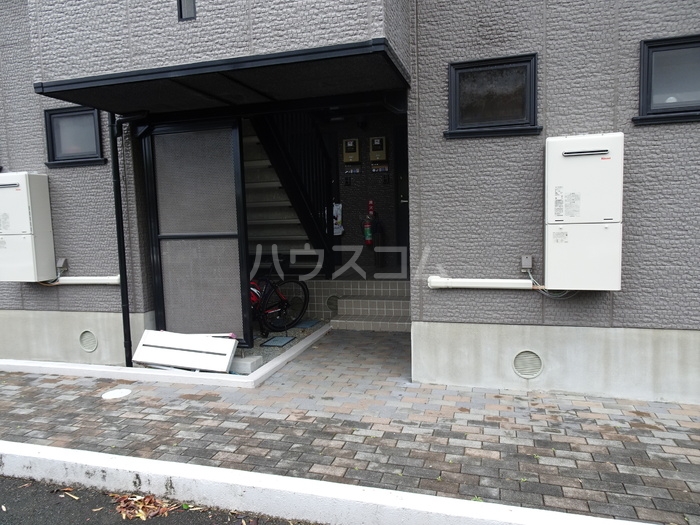 26/30 エントランス