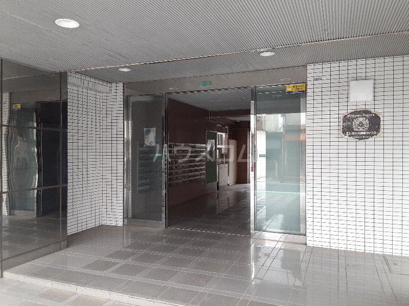 26/30 エントランス