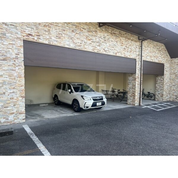 19/19 駐車場