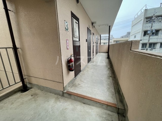 28/30 エントランス