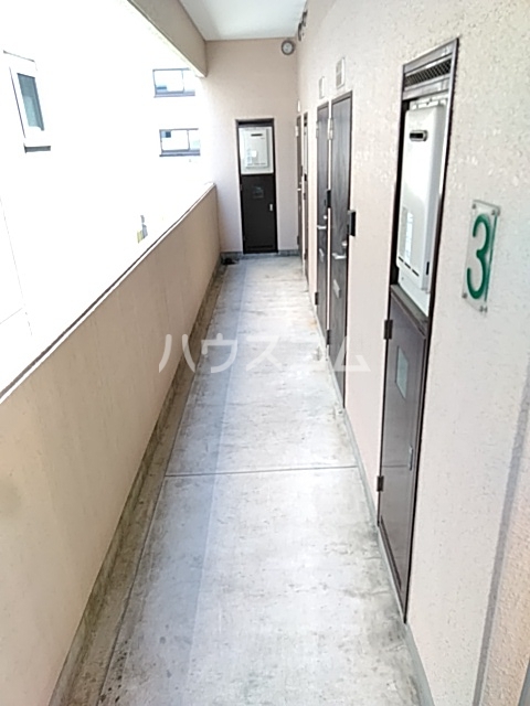 25/30 エントランス