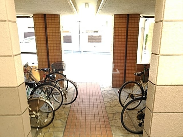 26/30 エントランス