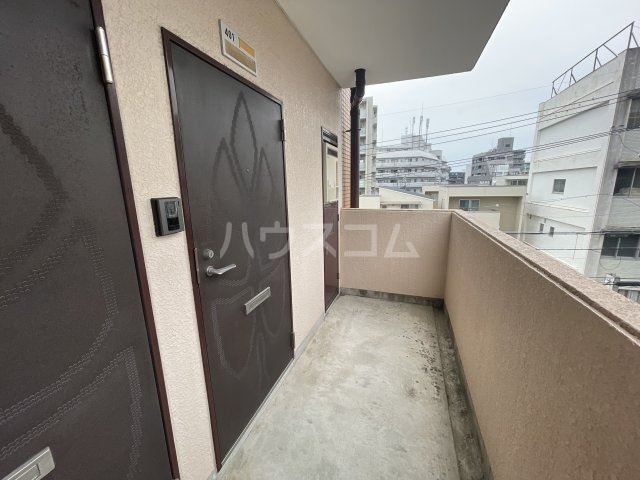 27/30 エントランス