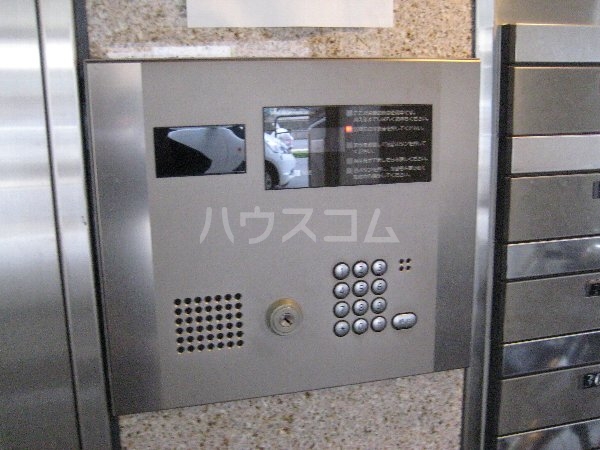 23/30 エントランス