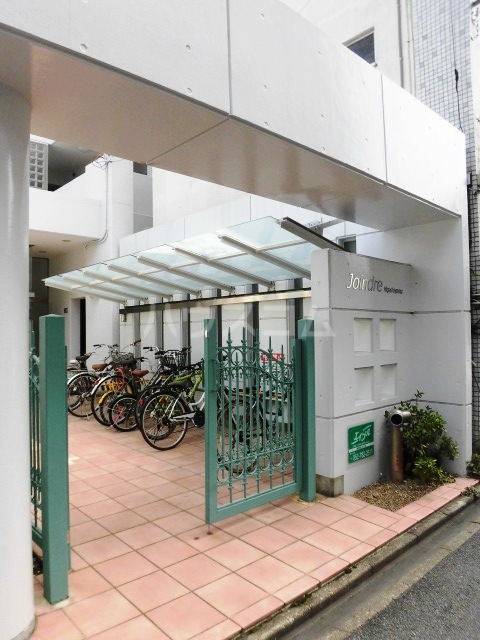 22/30 エントランス