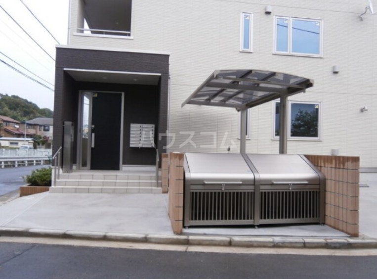 18/19 エントランス