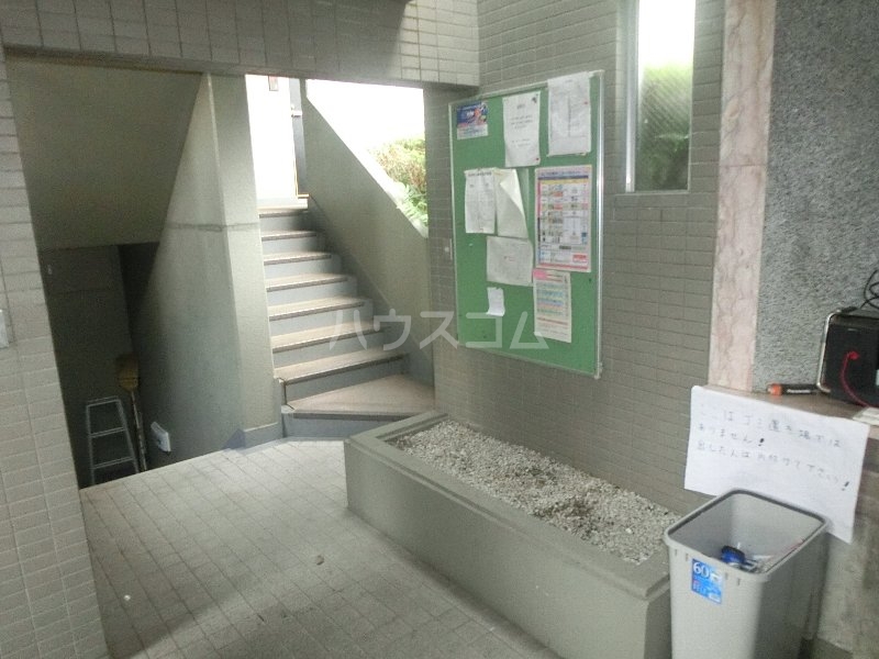 21/28 エントランス