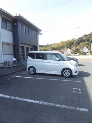 28/30 駐車場