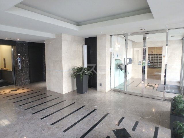 16/26 エントランス