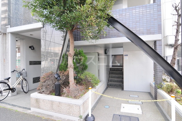 23/30 エントランス