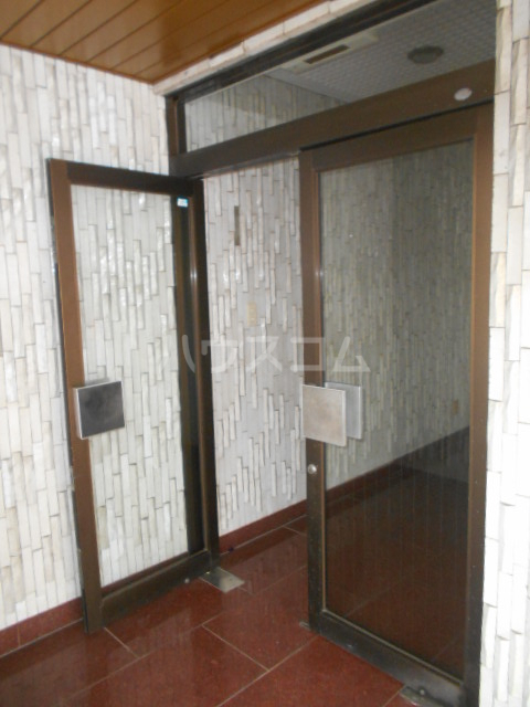 24/27 エントランス