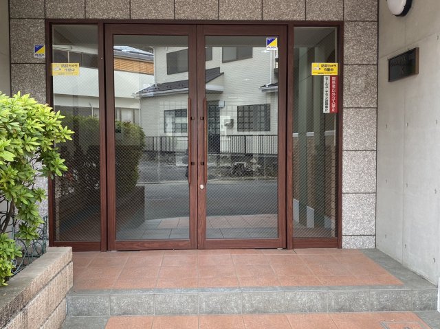 27/30 エントランス