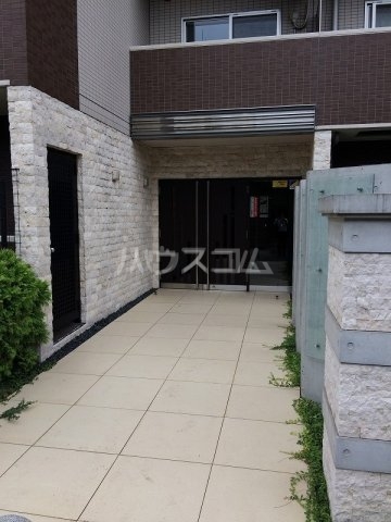 24/30 エントランス